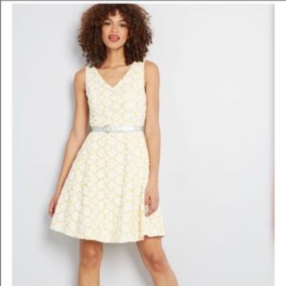 ModCloth Bliss in Attendance Lace Dress Medium Floral Yellow‎ White